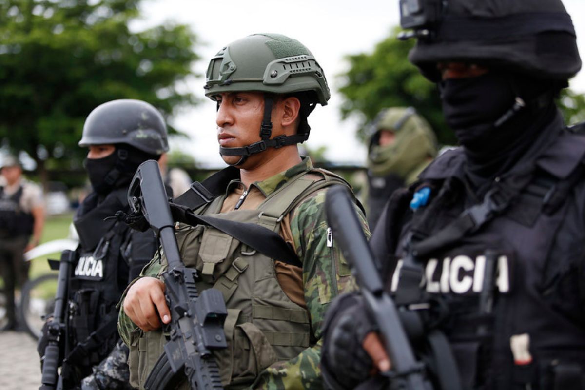 El estado de excepción permite acciones conjuntas entre militares y policía. Foto: Flickr Presidencia