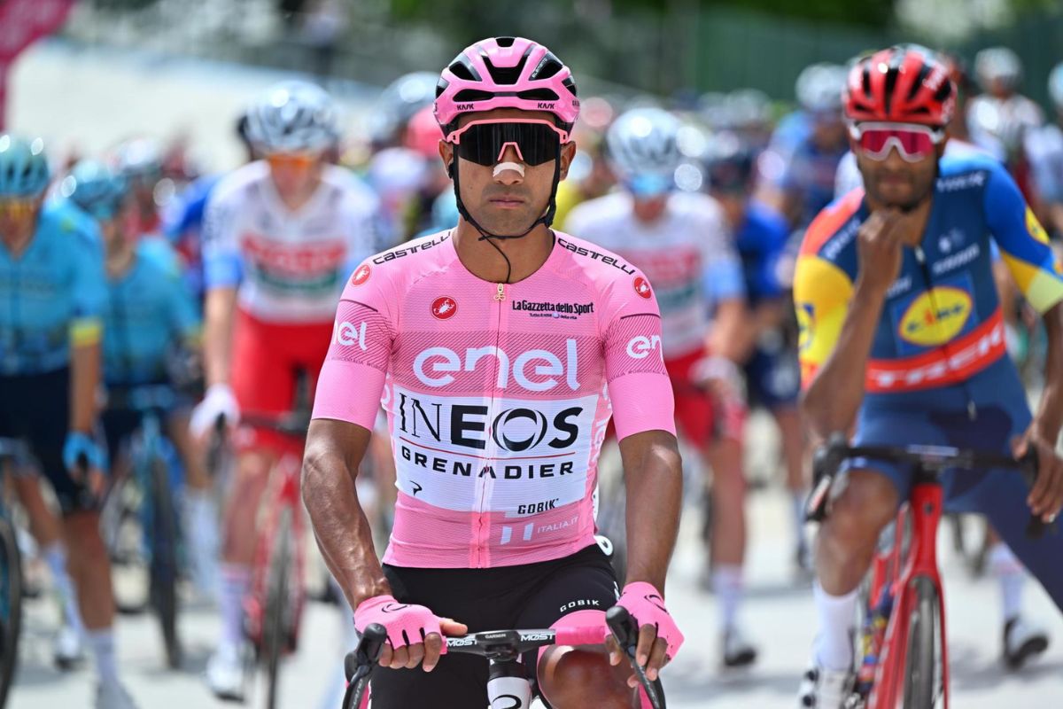 Jhonatan Narváez portó la maglia rosa en la etapa 2 del Giro de Italia 2024. Foto: EFE