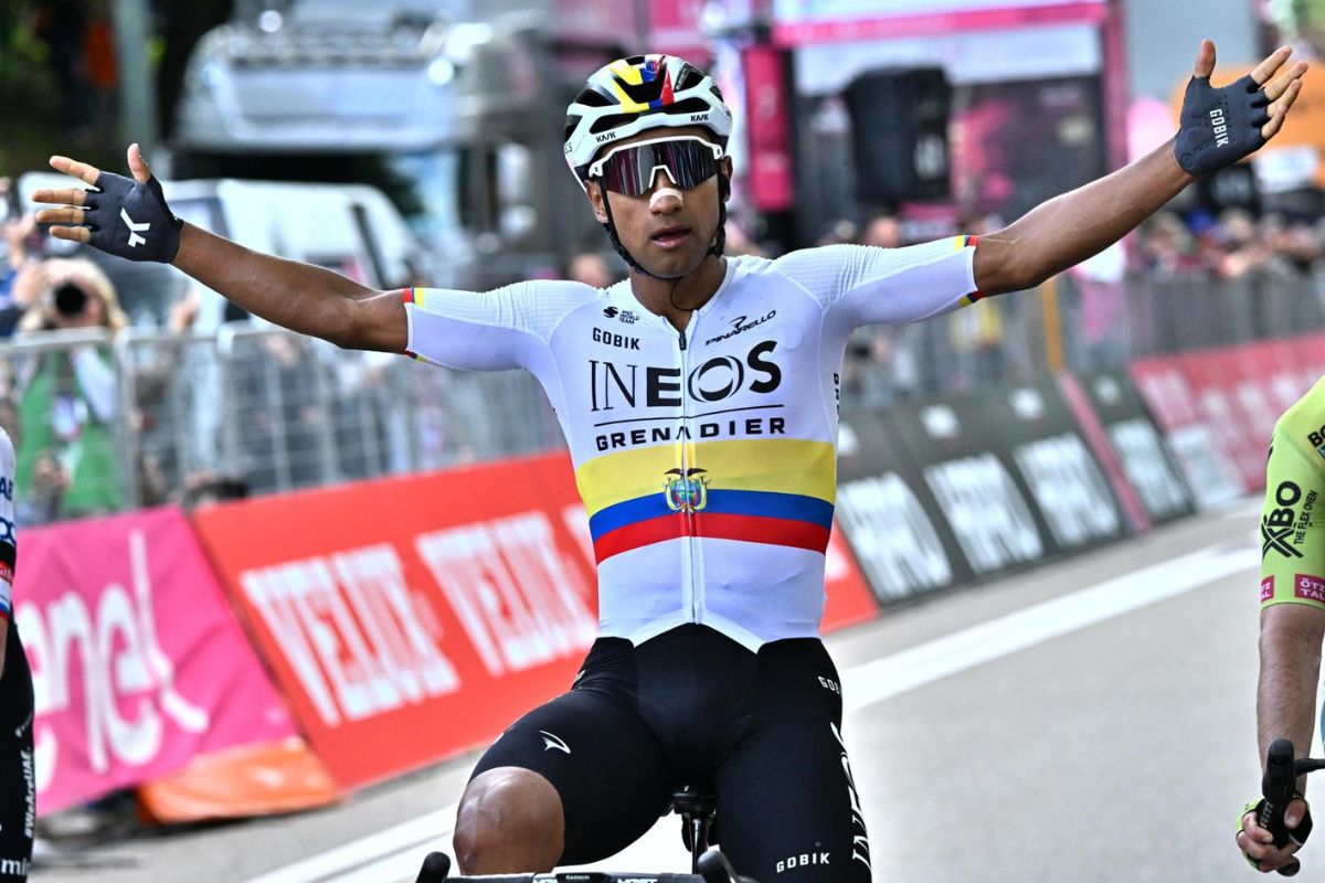 Jhonatan Narváez, ciclista ecuatoriano de Ineos, compite en el Giro de Italia 2024. Foto: EFE