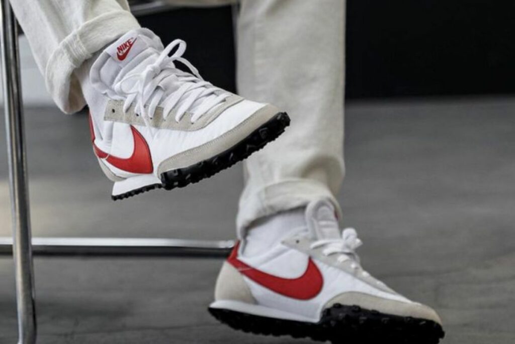 El auge de Nike se inició con las icónicas Waffle Trainer, apodadas “las zapatillas lunares”, gracias a su innovador diseño nacido de una waflera. Foto: Pinterest.