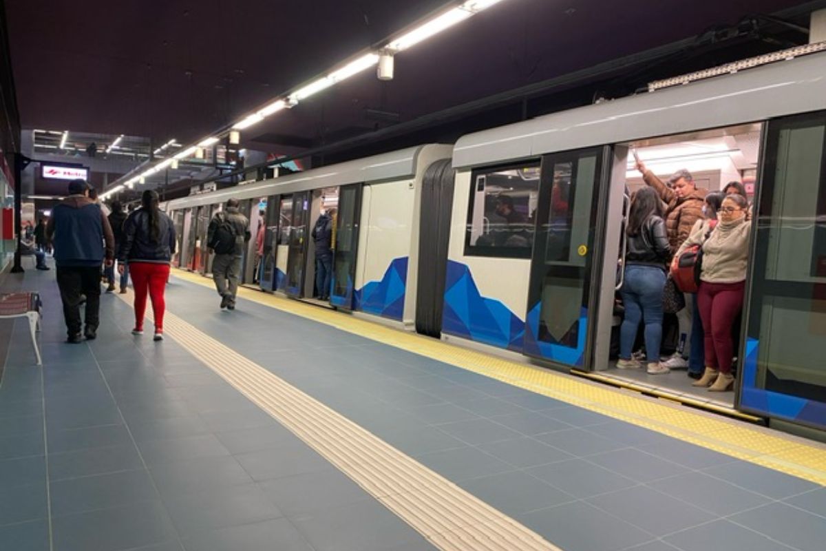 Los usuarios del Metro de Quito se conocen en encuestas mensuales. Foto: El Comercio