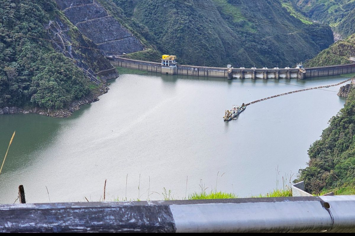 El embalse de Amaluza está a ocho metros de su nivel máximo. Con esta reserva de agua se alimenta la Central Paute, la segunda más grande de Ecuador. Cortesía Cristián Sánchez.