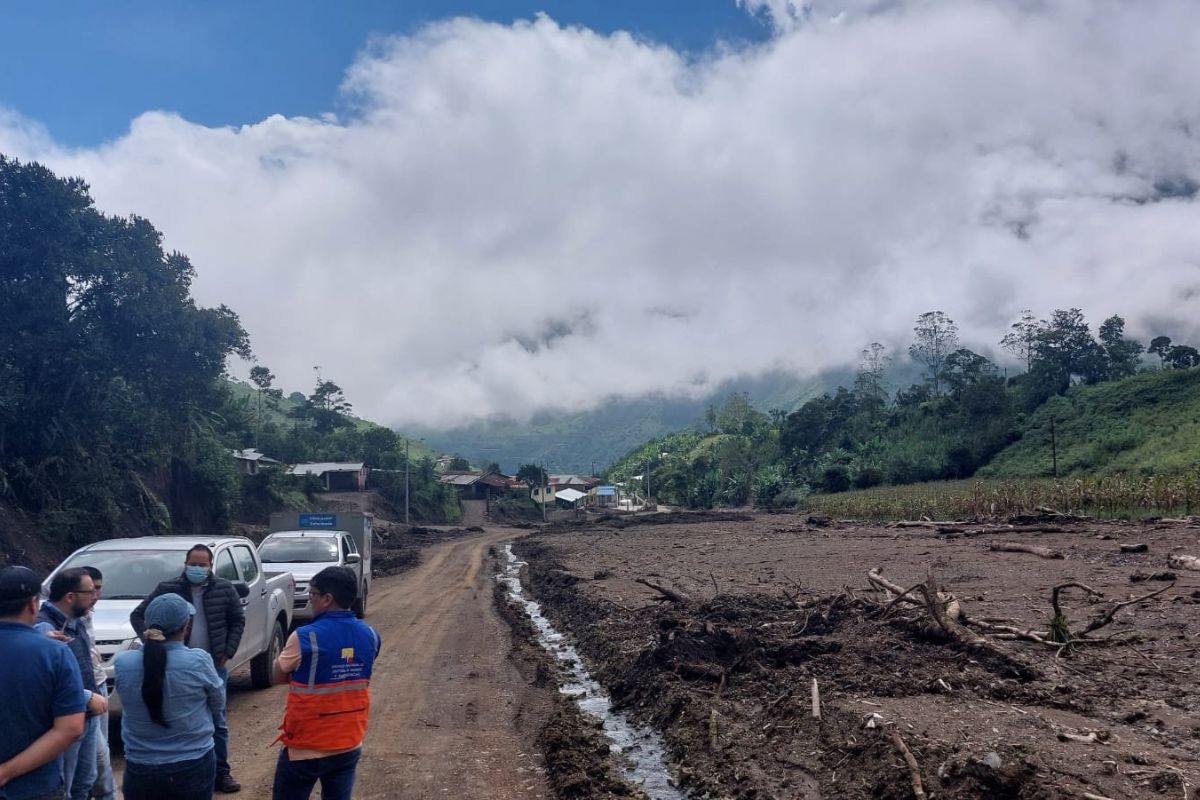 Las lluvias serán intensas en la Sierra centro Andina de Ecuador. En el cantón Alausí, en Chimborazo, hubo un aluvión por el mal temporal. Foto: X de Gestión de Riesgos