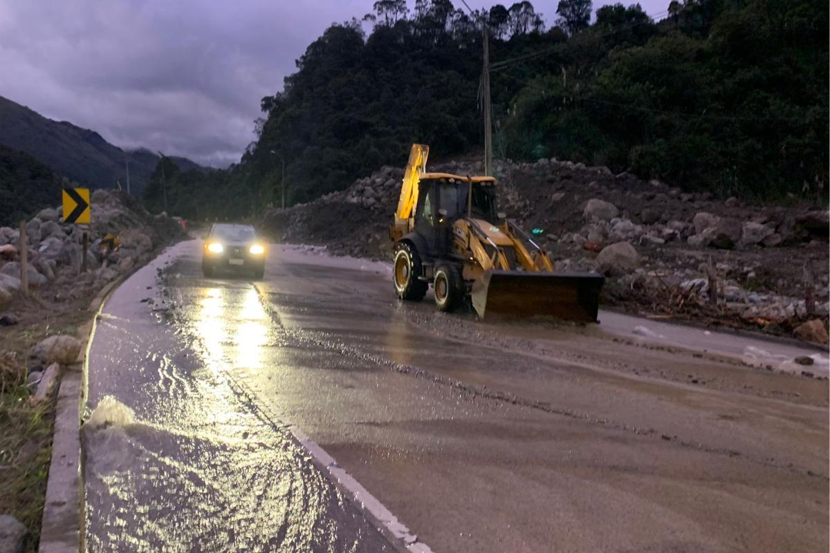 La vía tendrá dos horarios de circulación vehicular. Foto: Prefectura de Azuay