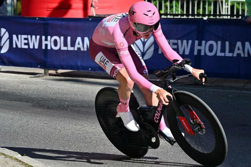 Tadej Pogacar ganó la etapa 7 del Giro de Italia y amplió su ventaja como líder.