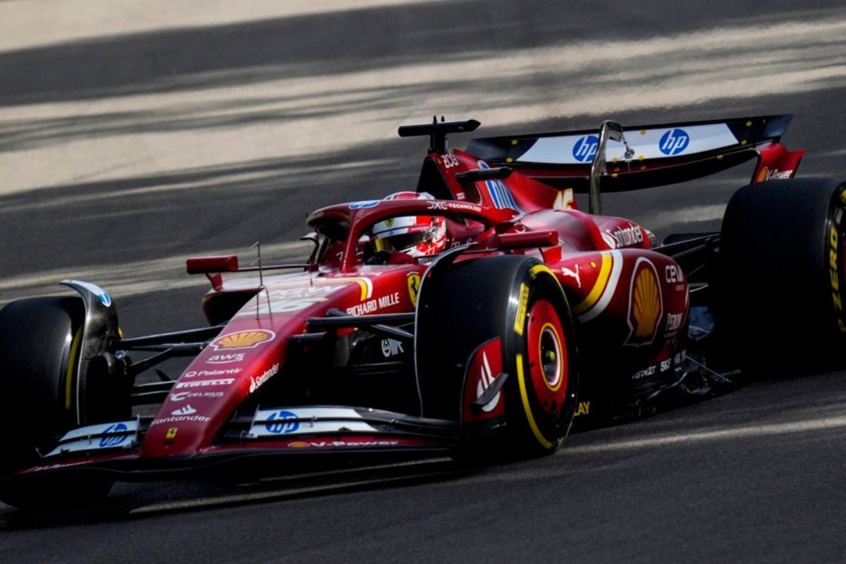 Charles Leclerc, de Ferrari, en una práctica del Gran Premio de Emilia Romagna de Fórmula 1, en Imola, Italia.