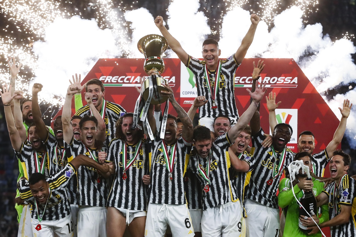 El equipo de la Juventus celebra el haber conseguido la Copa se Italia