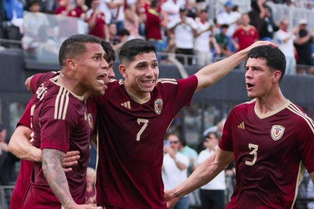 Jugadores de la Selección de Venezuela celebran un gol antes de la Copa América