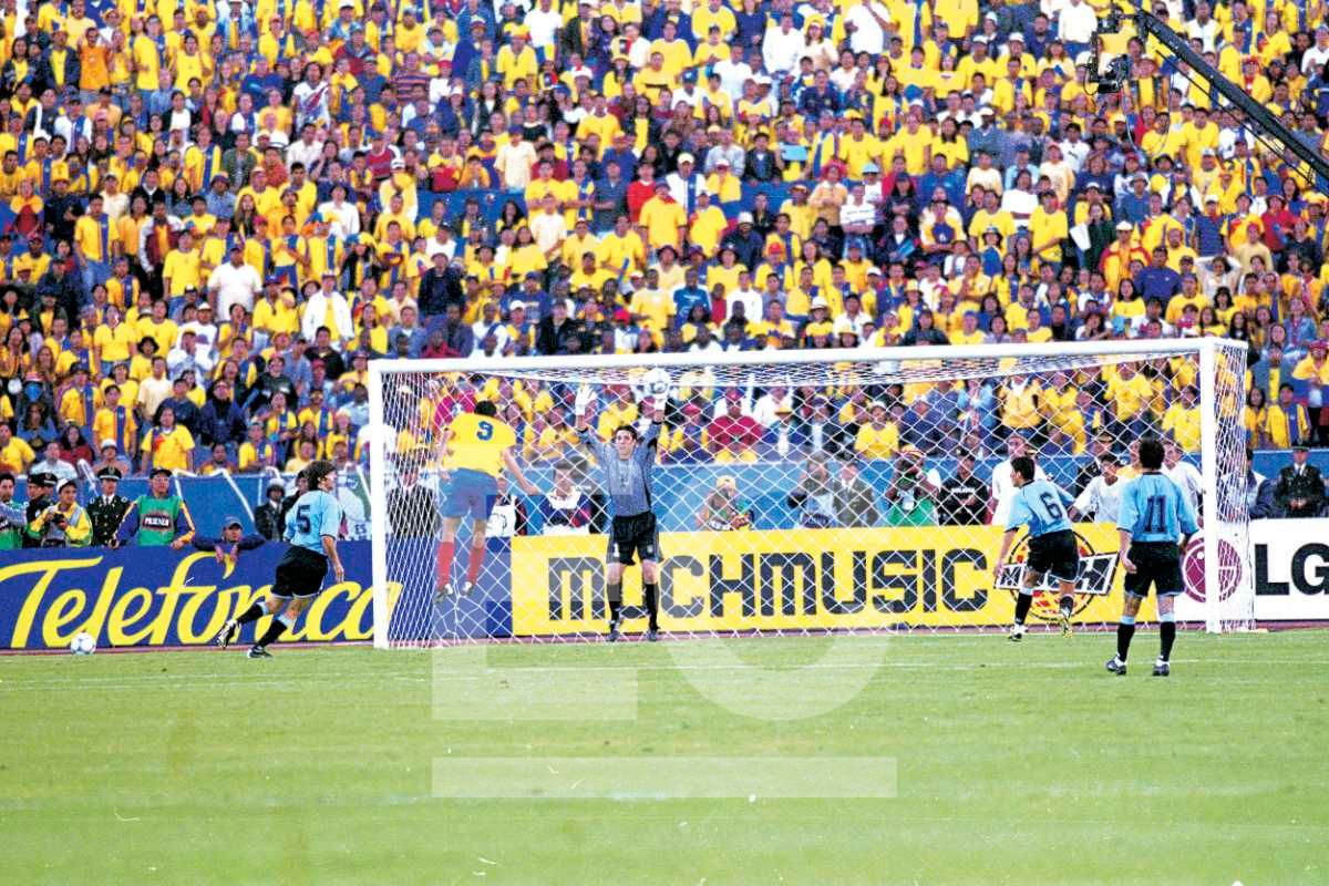 Imagen del gol de Jaime Iván Kaviedes desde el lado norte del estadio Olímpico Atahualpa.