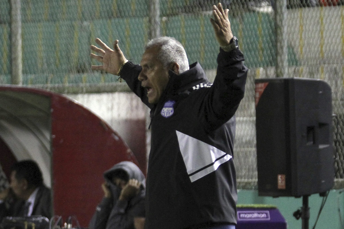 Hernán Torres como entrenador de Emelec en la temporada 2023.