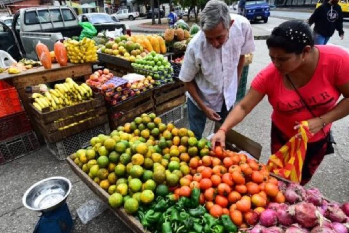 La inflación interanual alcanzó el 2,75% en abril de 2024, destacando el notable aumento en precios de productos alimenticios. La naranja es el producto que más subió de precio. Foto: Archivo