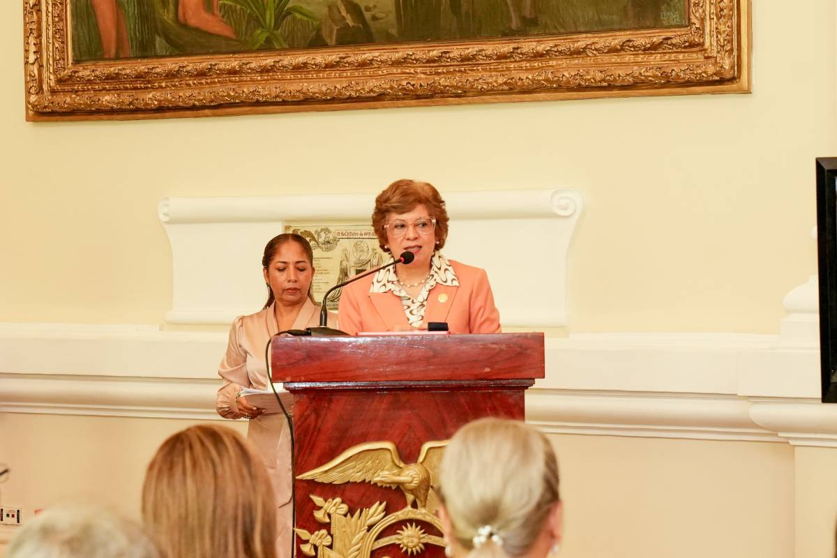 Ivonne Núñez, ministra del Trabajo, hizo estas declaraciones en Guayaquil, en un evento por el Día del Trabajo. Foto: Ministerio de Trabajo