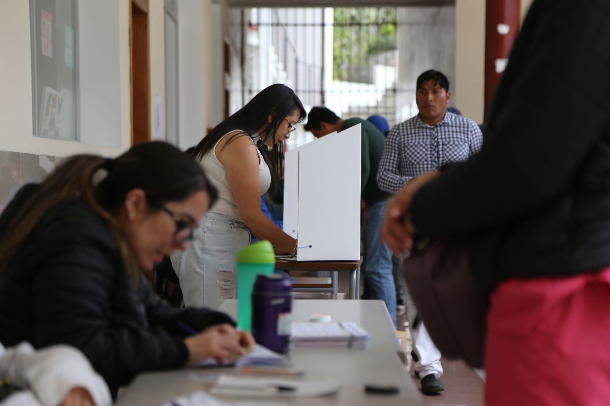 Votaciones en la consulta popular 2024, en Quito. Foto: Julio Estrella/EL COMERCIO