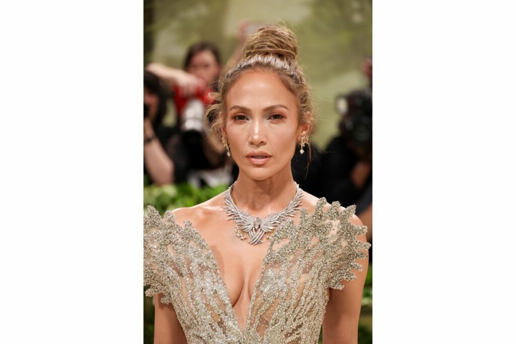 Jennifer Lopez durante la Gala Met 2024. Foto: X @voguemagazine