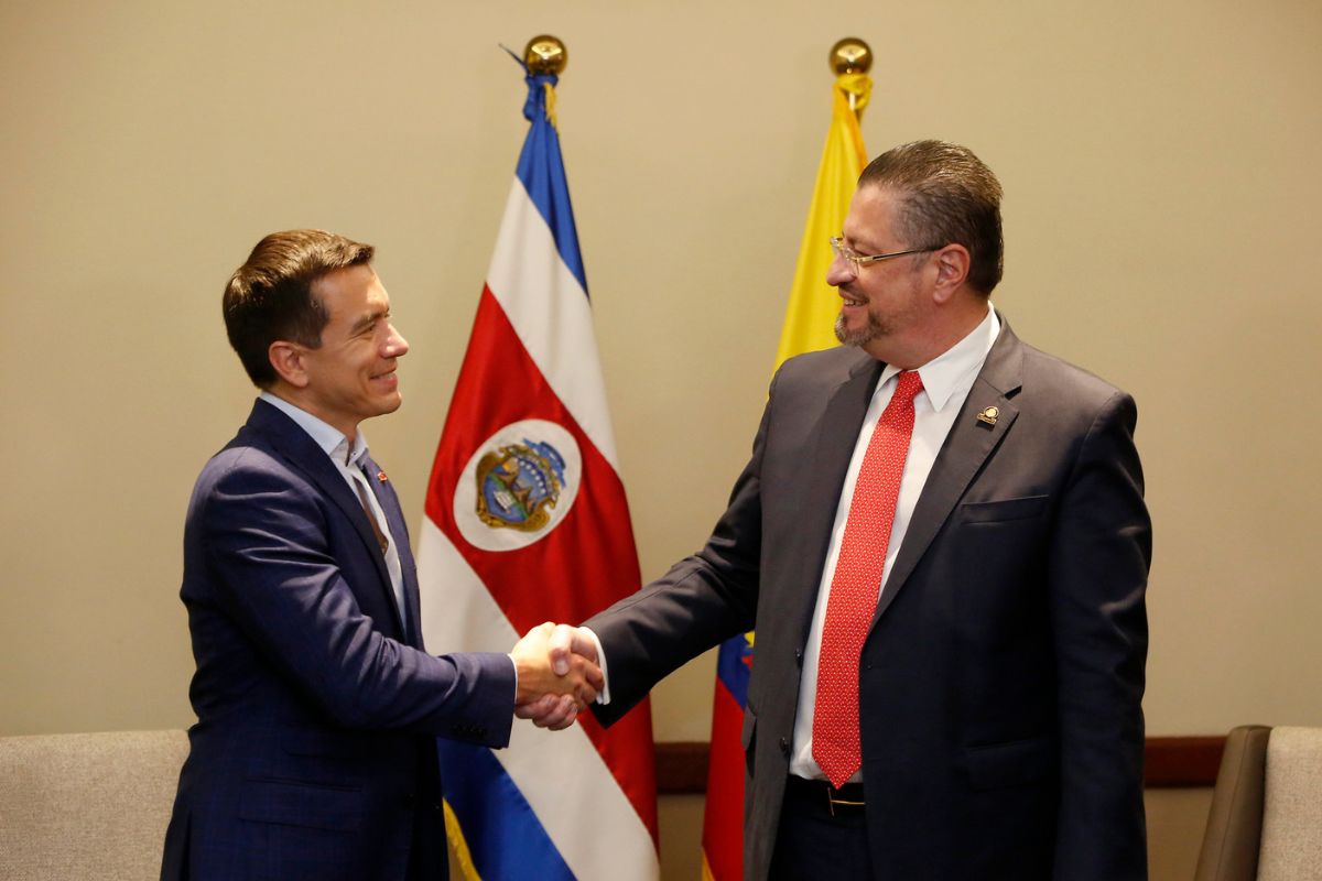 El presidente Daniel Noboa en El Salvador mantuvo una reunión con su par de Costa Rica, Rodrigo Chaves. Abordaron temas como la cooperación conjunta para el fortalecimiento de la democracia y el respeto a los DD.HH.