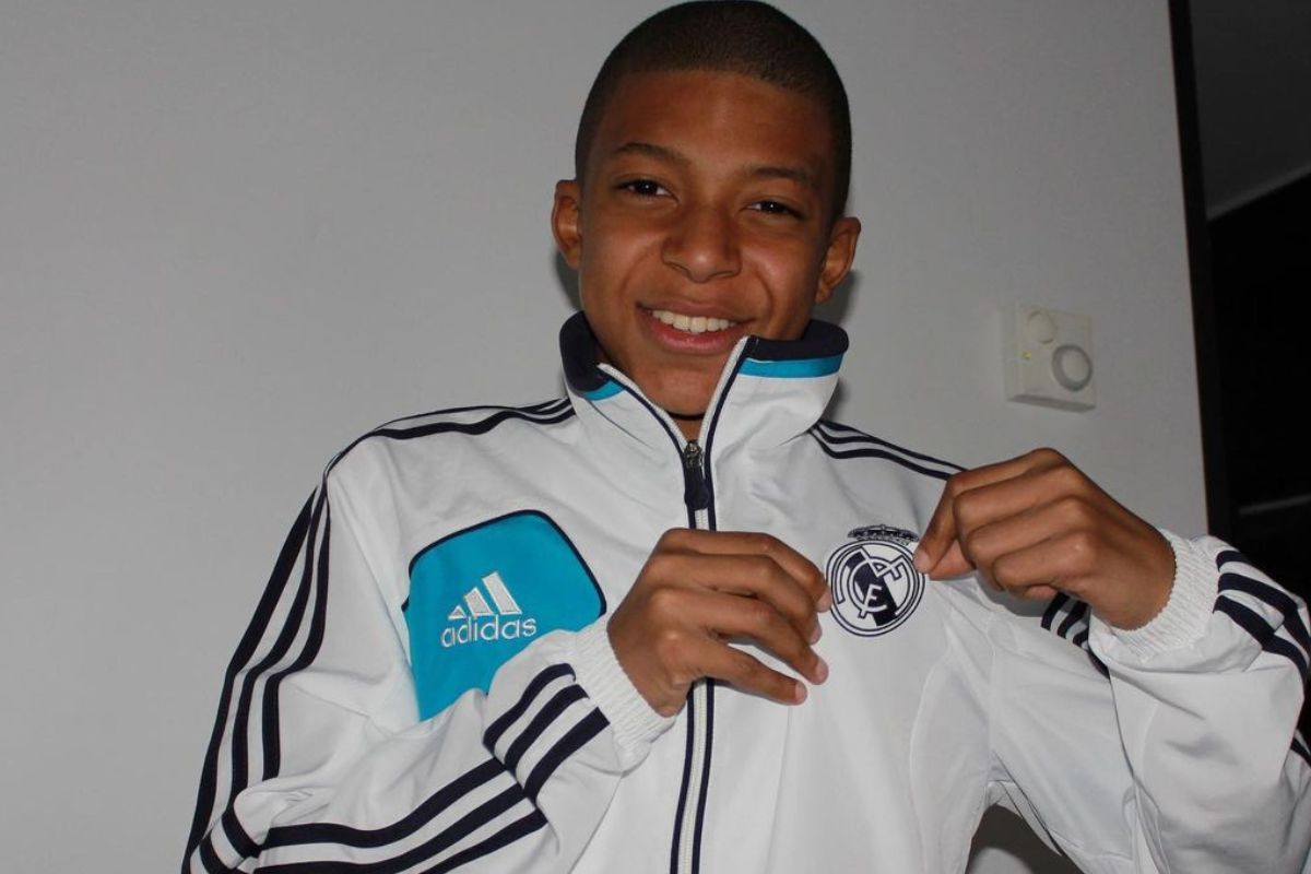 Kylian Mbappé, de niño, con la indumentaria del Real Madrid.